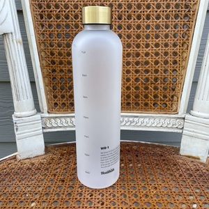 New UNUSED Healthish 1 liter water bottle